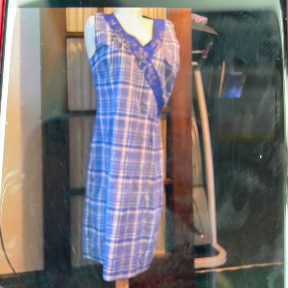 BOSTON DESIGN STUDIO WOMEN 16 BLUE AND WHITE PLAID SLEEVELESS V-NECK DRESS